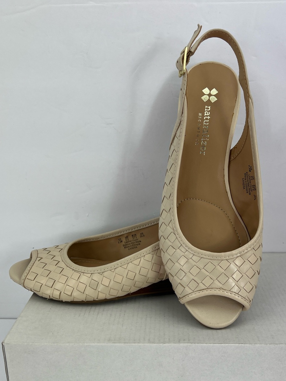 NATURALIZER N5 CONTOUR IVORY PEEPING TOE SLING BACK WEDGE SANDALS, UP- LTHR 7.5